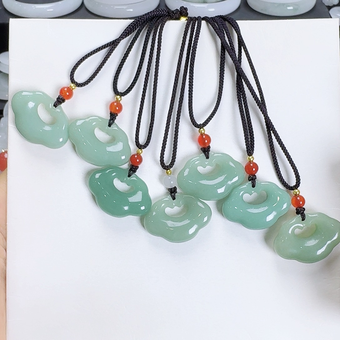 石英质玉未镶嵌颈饰如意锁多样性发其一