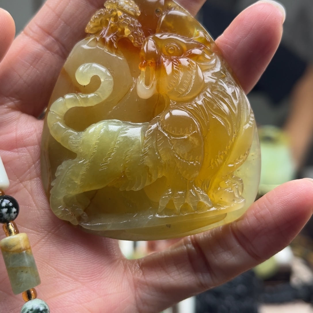 岫玉未镶嵌颈饰挂件
