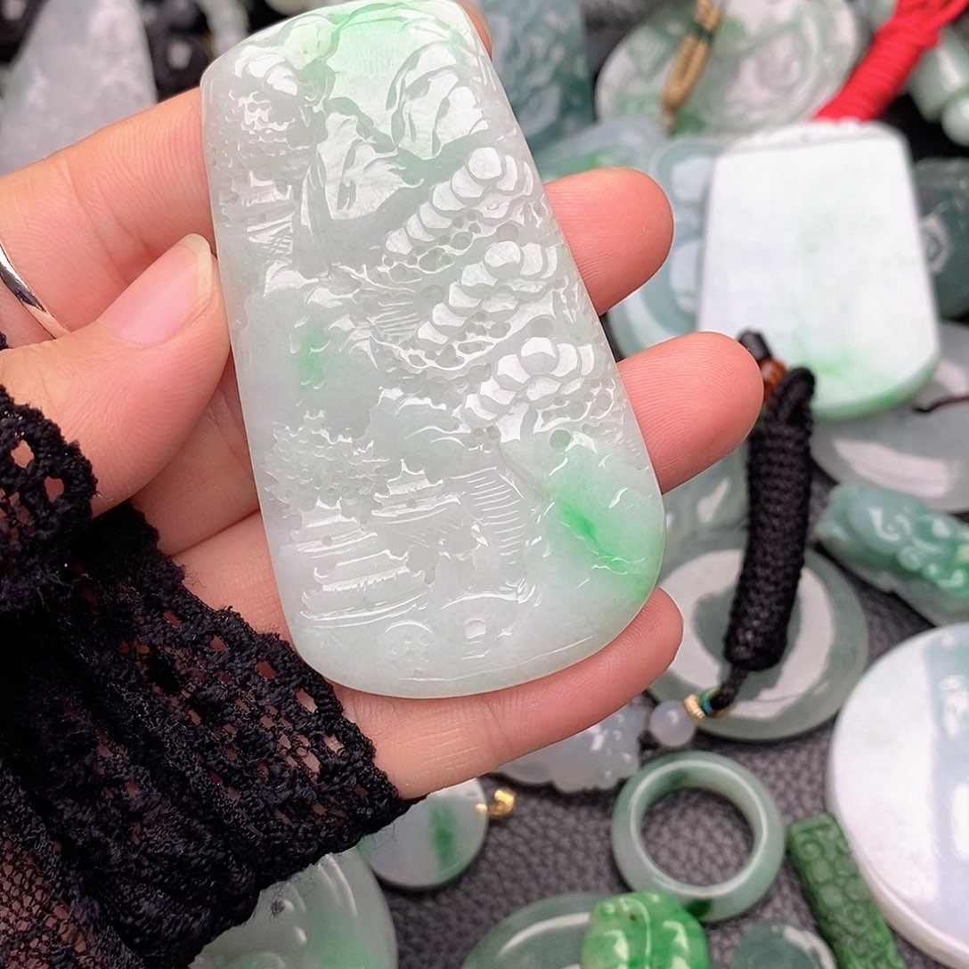 纯***真翡翠未镶嵌颈饰山水