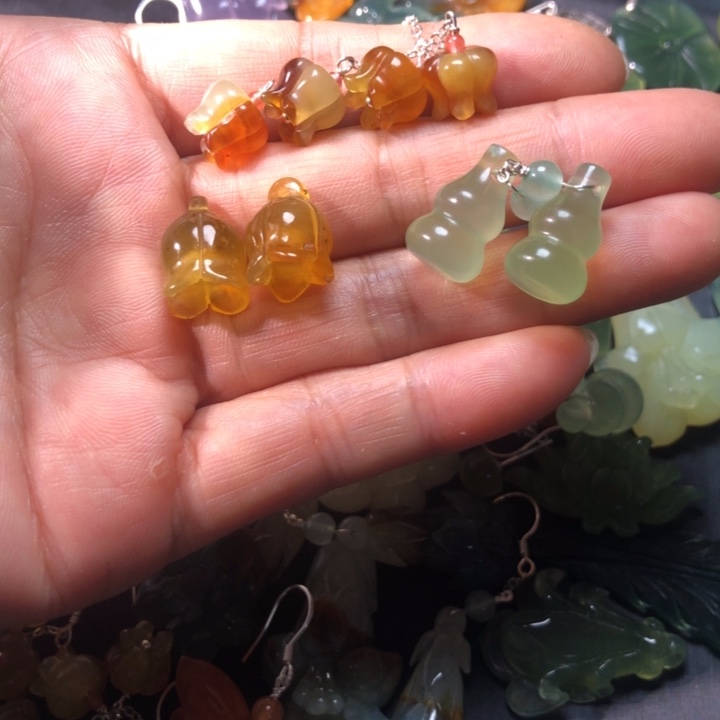 S***e蛇纹石玉未镶嵌耳坠