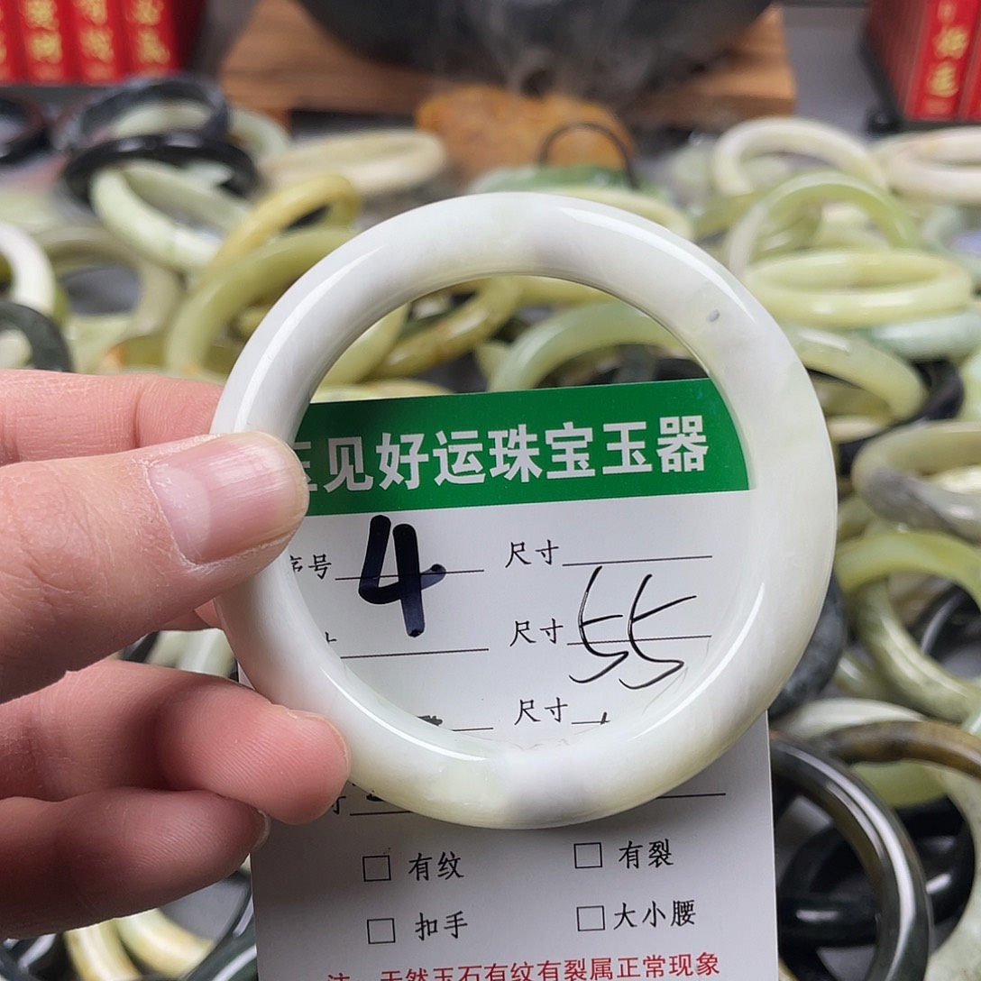 蛇纹石玉手镯未镶嵌