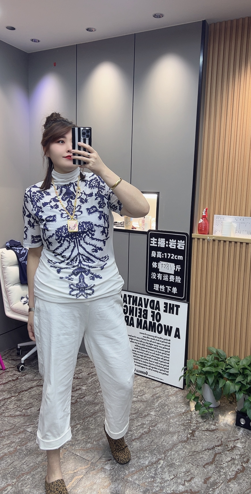 岩岩家立体浮雕花显瘦女上衣