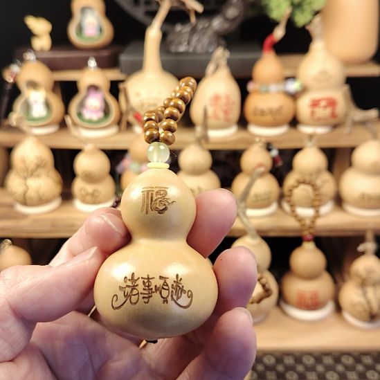 1、天然小葫芦手把件