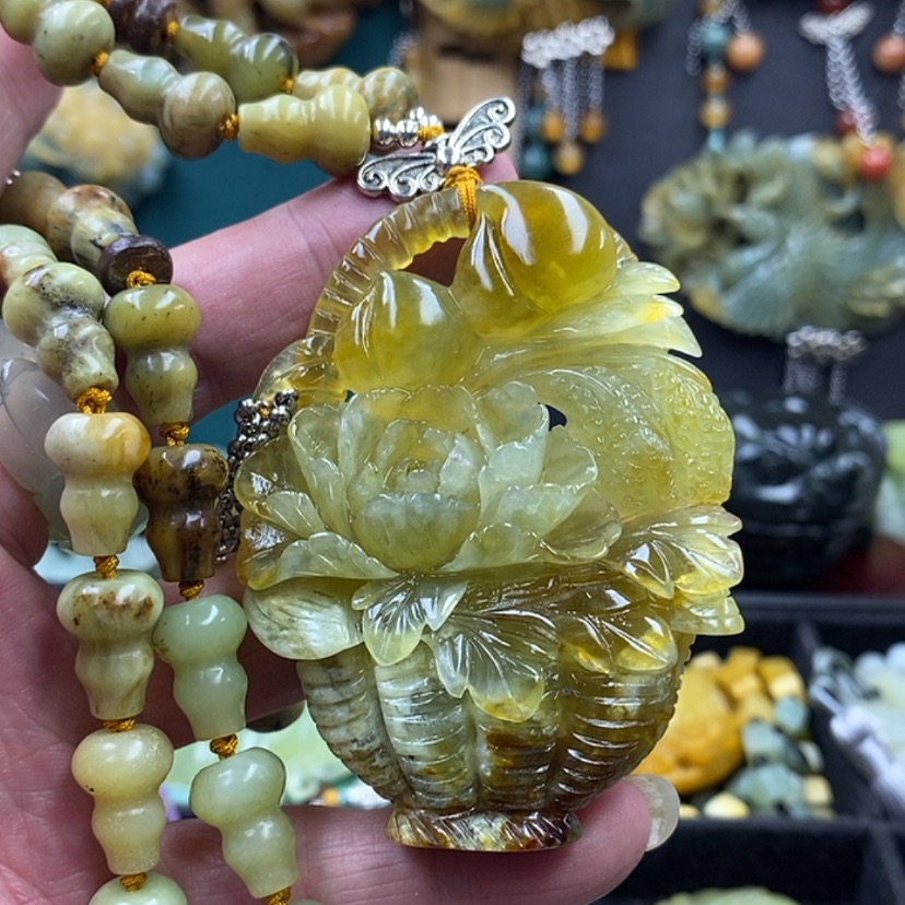 【闪购商品】蛇纹石玉未镶嵌吊坠