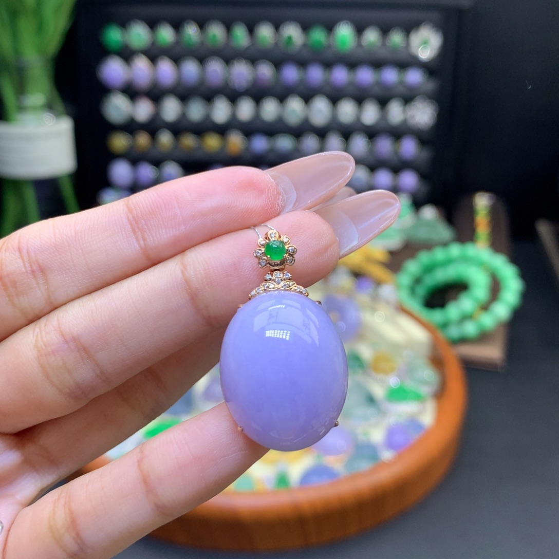 翡翠18K金镶嵌颈饰