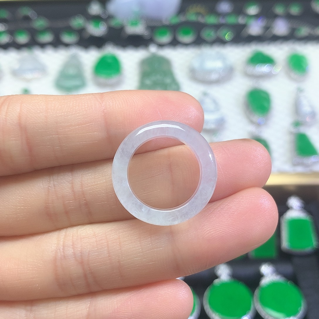 18K金镶嵌戒指翡翠戒指