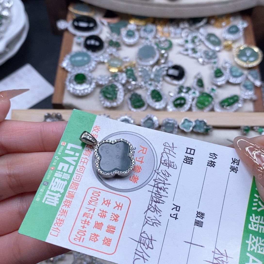 翡翠颈饰未镶嵌翡翠