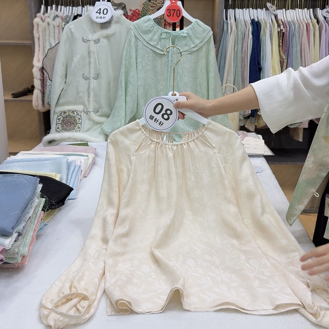 晚***西非遗传承人的精神风貌和