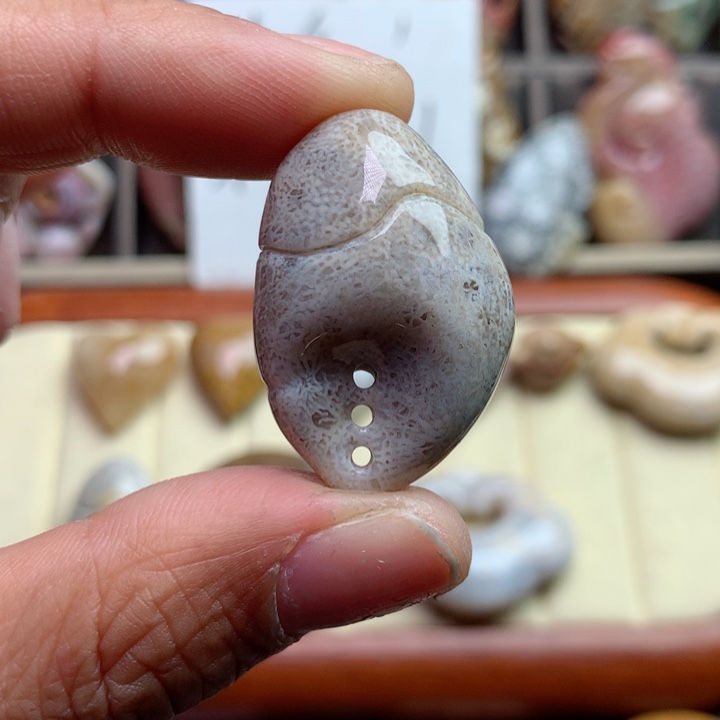 硅化珊瑚（珊瑚玉）颈饰足银镀金镶嵌