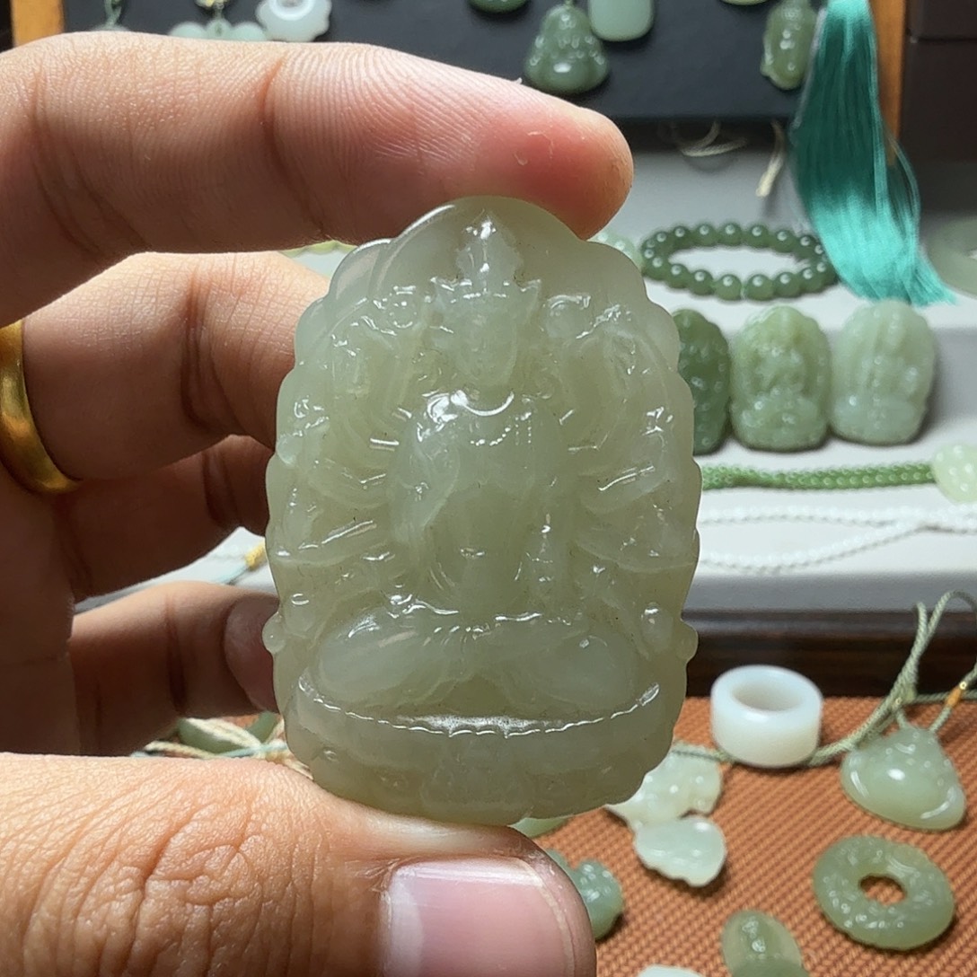 凡***霖和田玉未镶嵌颈饰