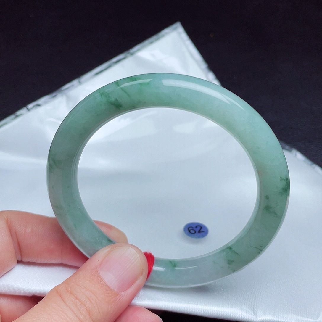 翡翠手镯未镶嵌57圈