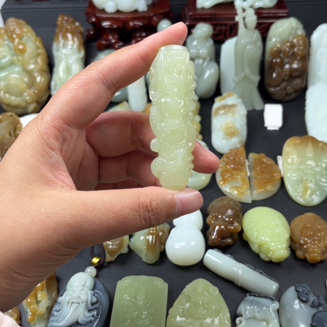 和田玉未镶嵌颈饰