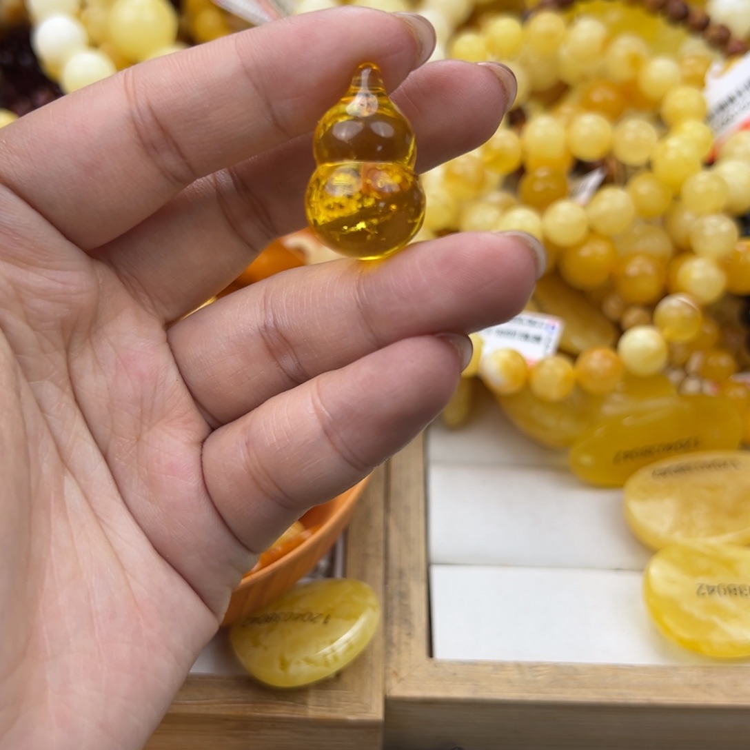 琥珀珠宝奇石未镶嵌