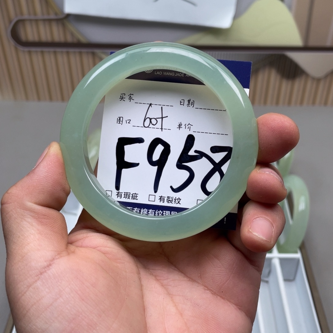 岫玉手镯手镯未镶嵌