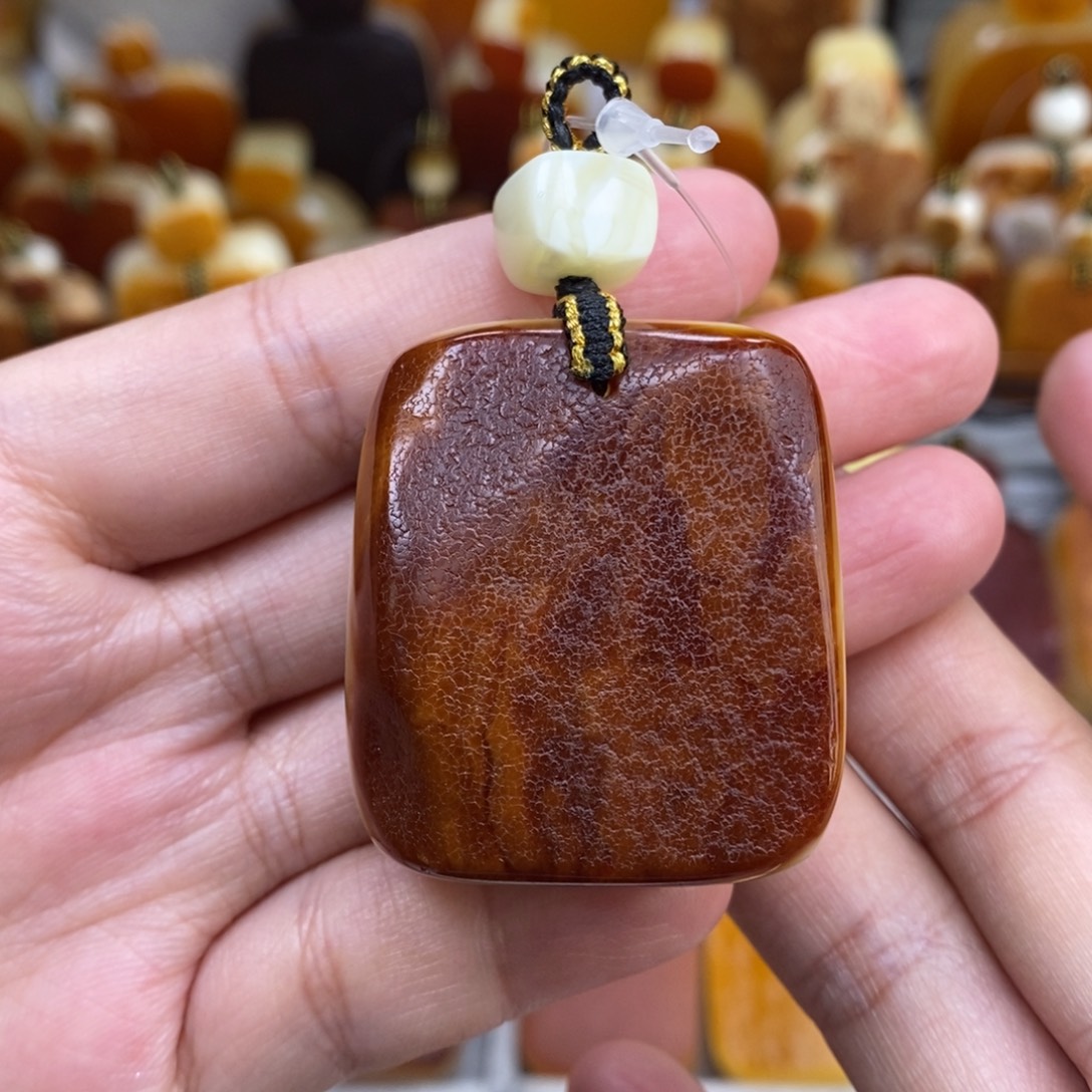 蜜蜡未镶嵌珠宝奇石