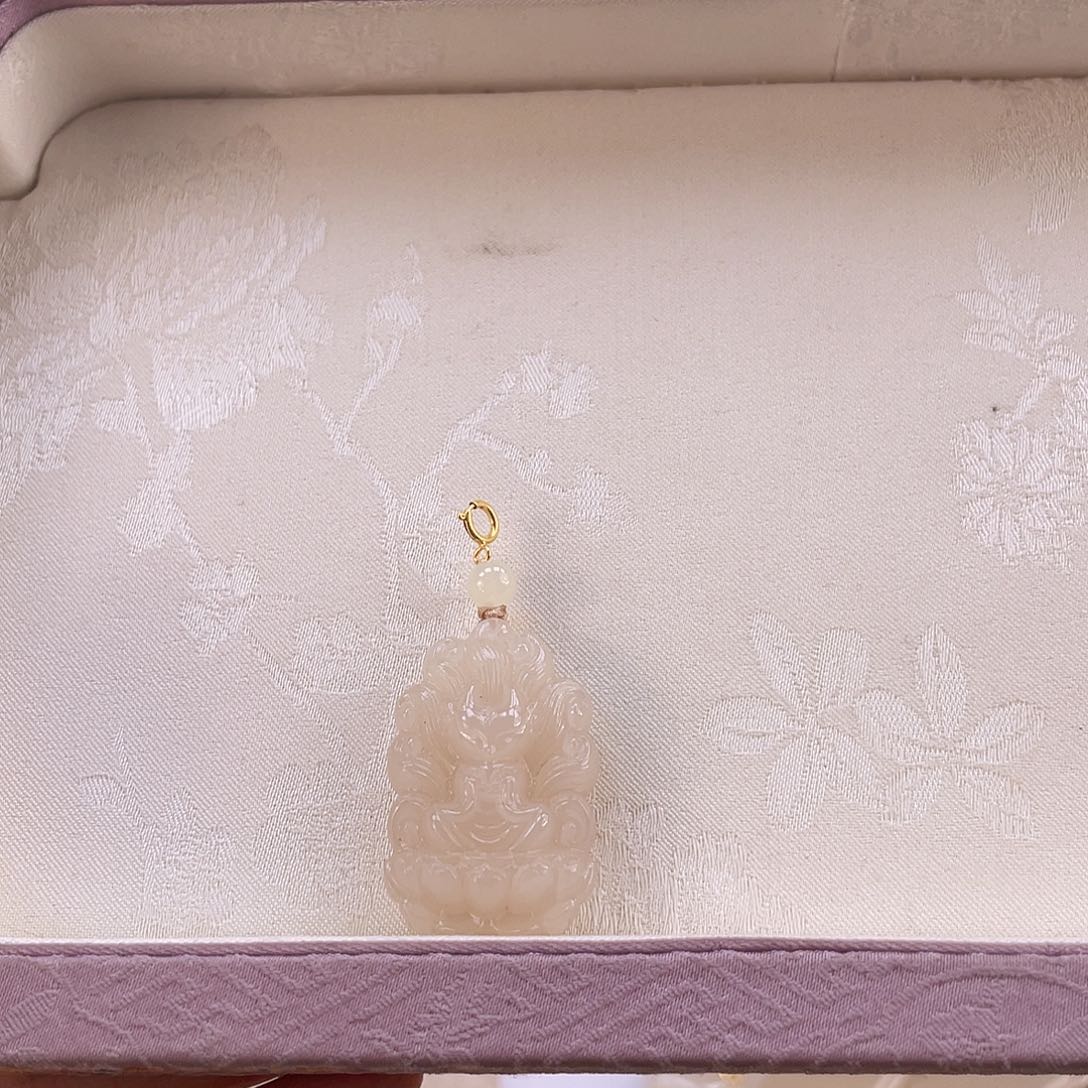 和田玉吊坠(不含链)18K金镶嵌