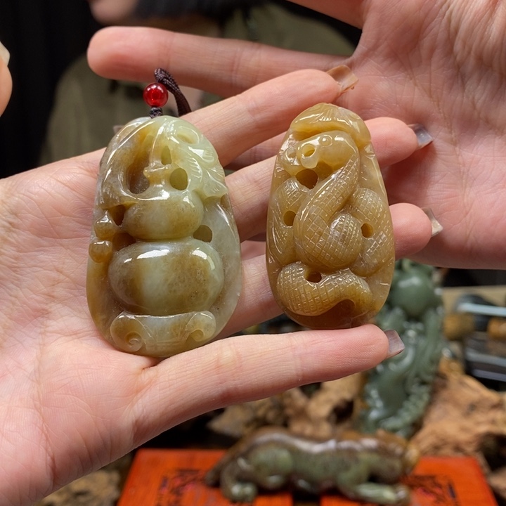 岫岩河磨玉（透闪石质玉）颈饰未镶嵌玉*缘