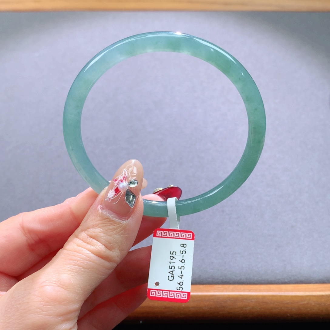 翡翠手镯未镶嵌天然翡翠手镯