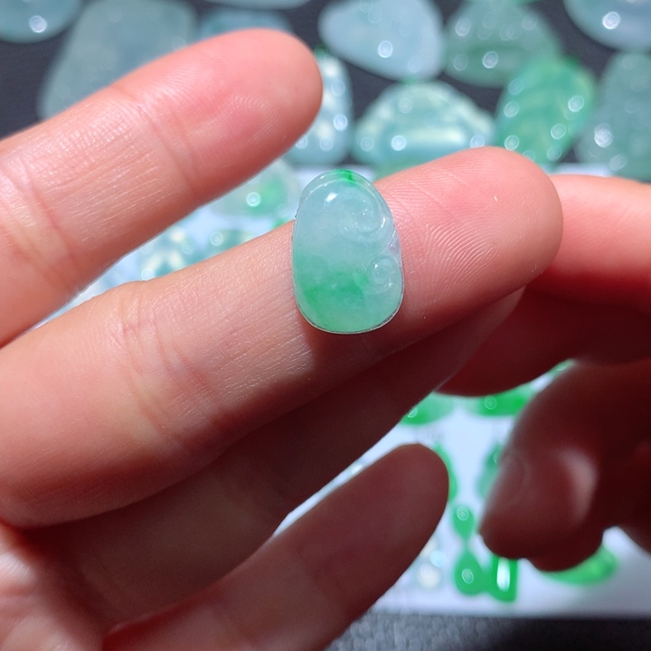 翡翠颈饰未镶嵌天然翡翠如意