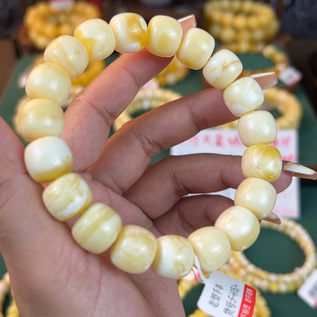 琥珀裸石未镶嵌kkjjjjjjjjjjjjjkk