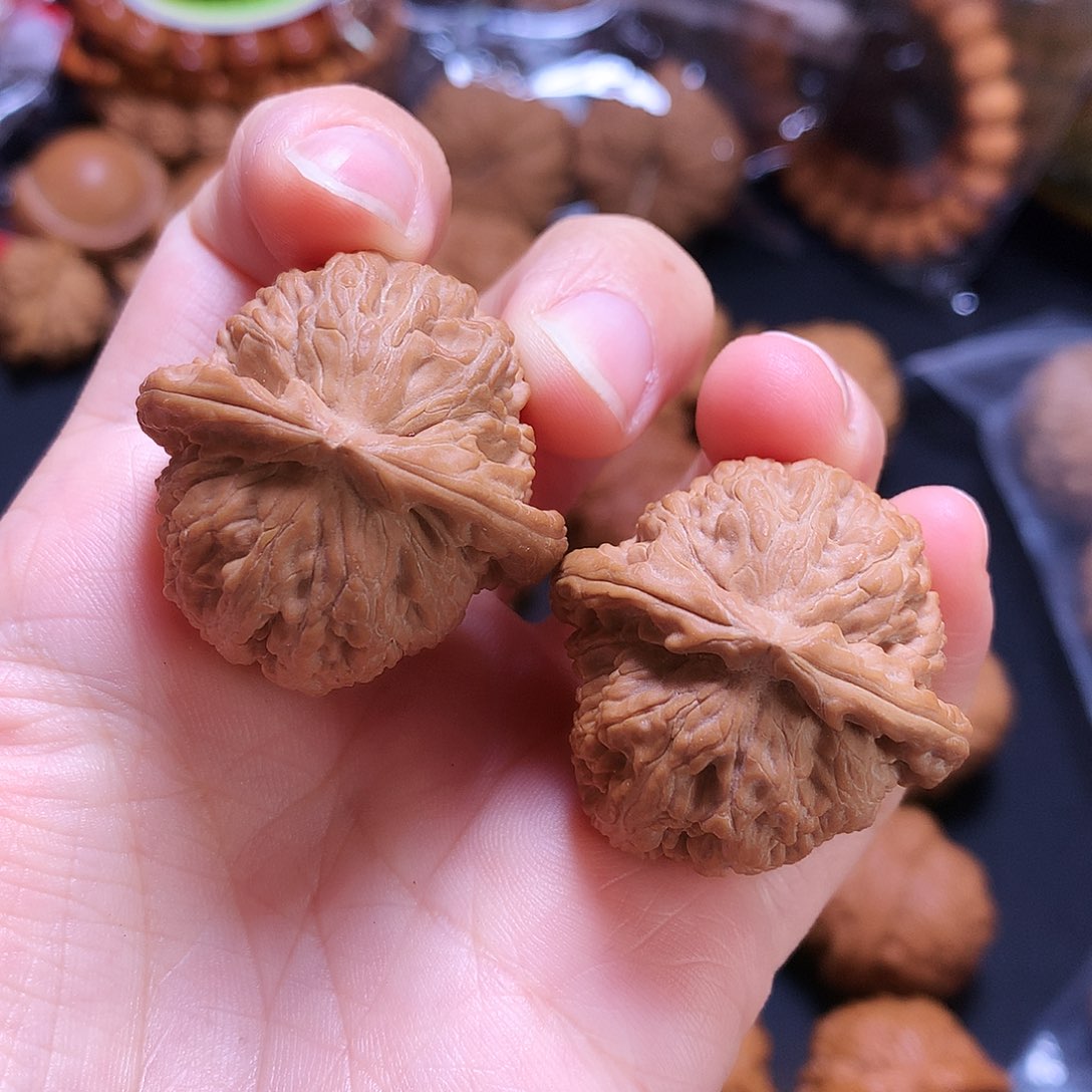 文玩核桃吊坠球白