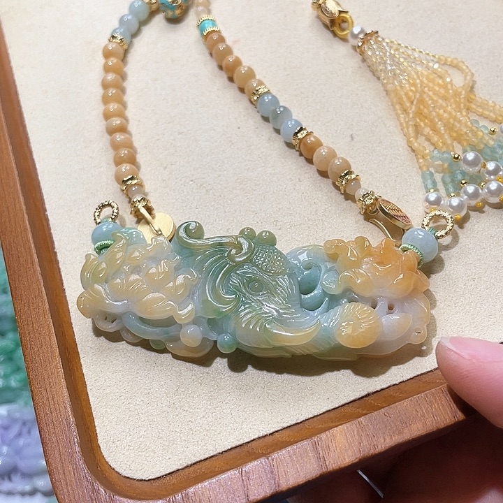 翡翠颈饰未镶嵌翡翠吊坠