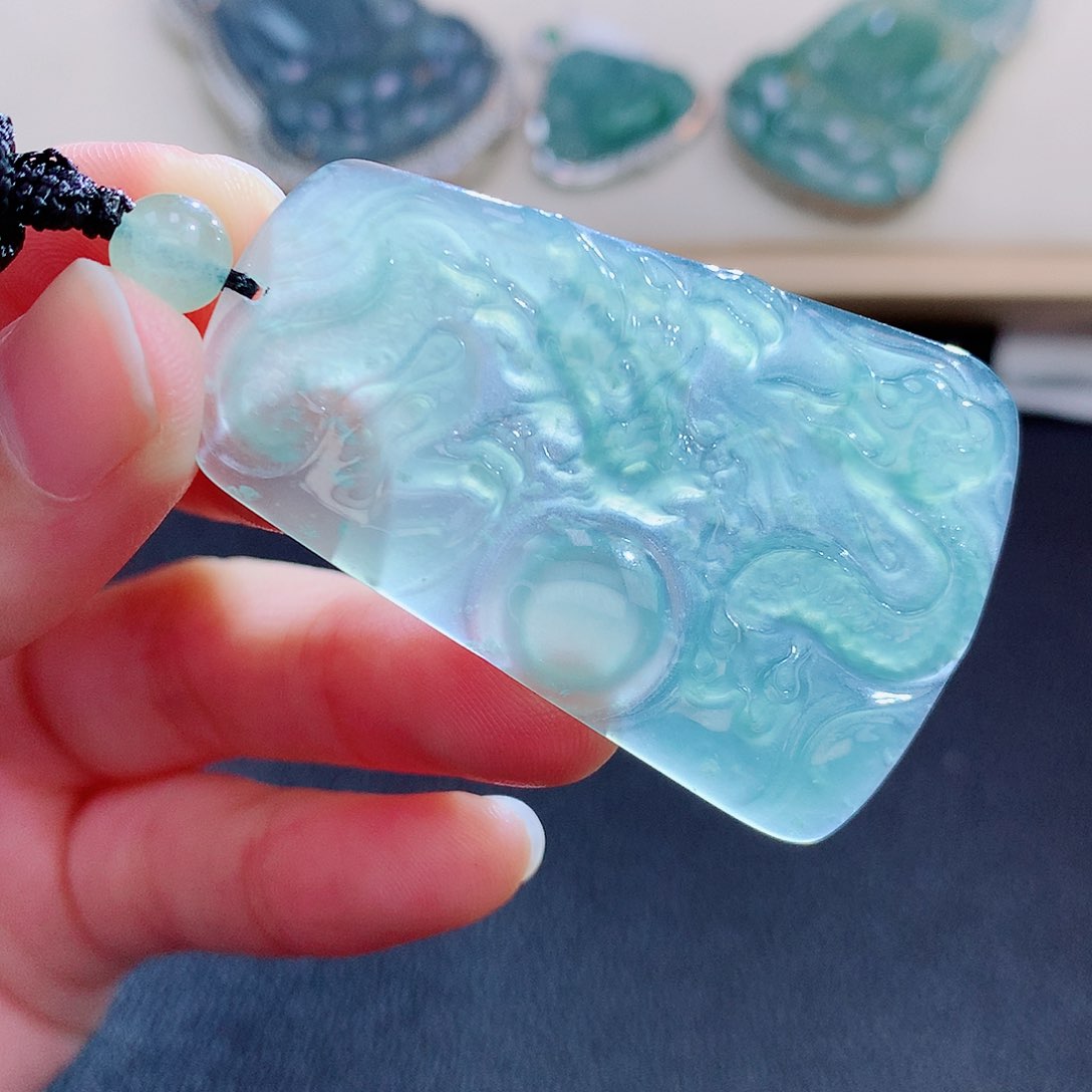 翡翠颈饰未镶嵌翡翠