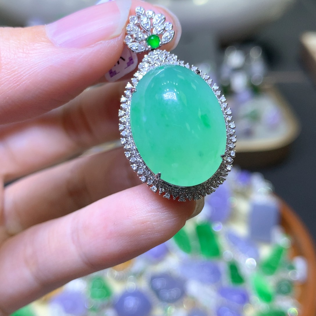 【闪购商品】翡翠颈饰18K金镶嵌翡翠吊坠项链