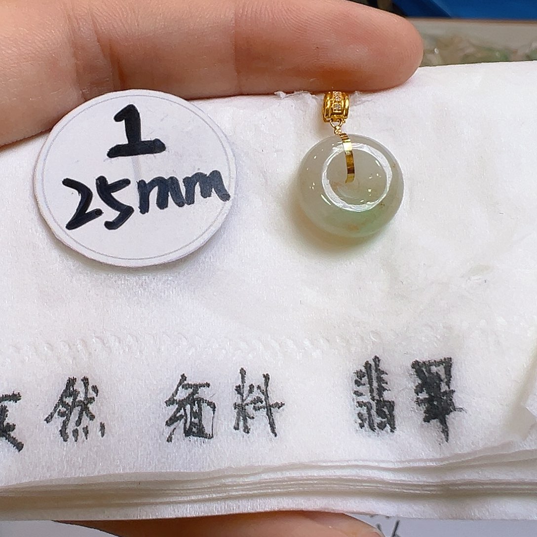 翡翠颈饰18K金镶嵌翡翠