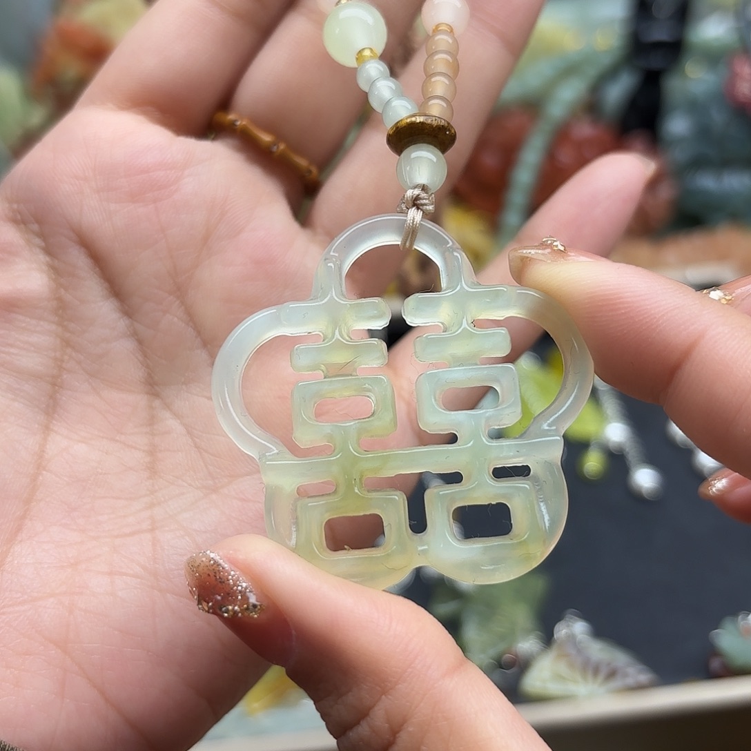 蛇纹石玉未镶嵌吊坠