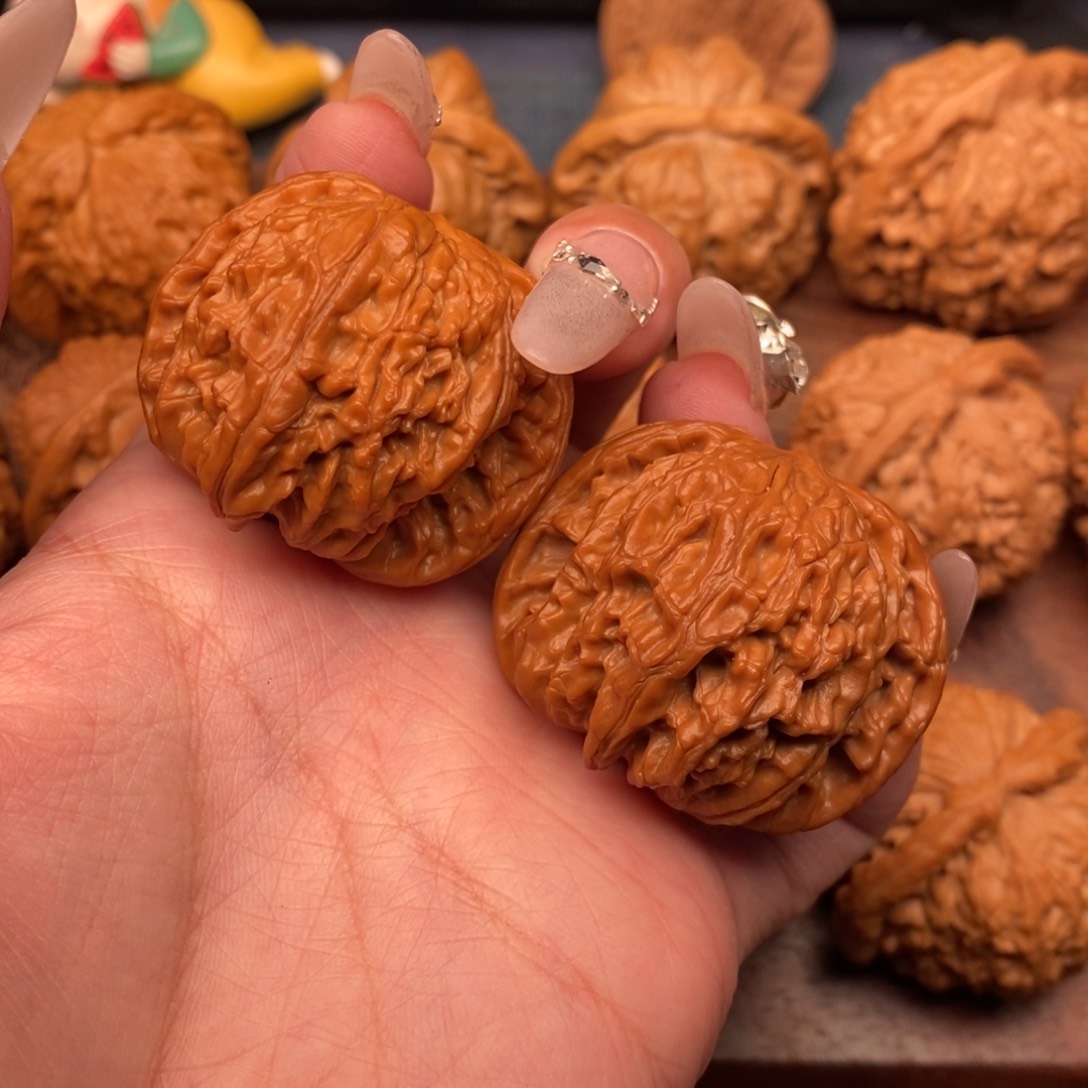 文玩核桃吊坠红皮山地磨40