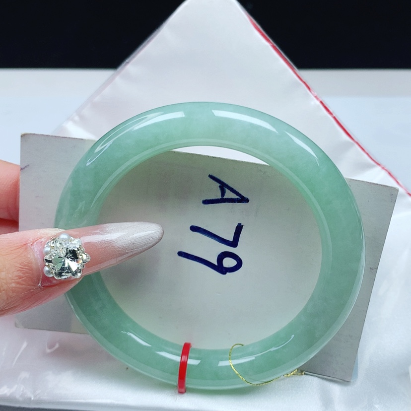 【闪购商品】翡翠手镯未镶嵌55圈