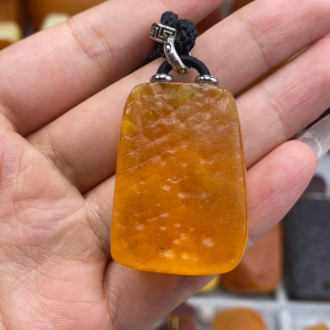琥珀吊坠(赠链)未镶嵌