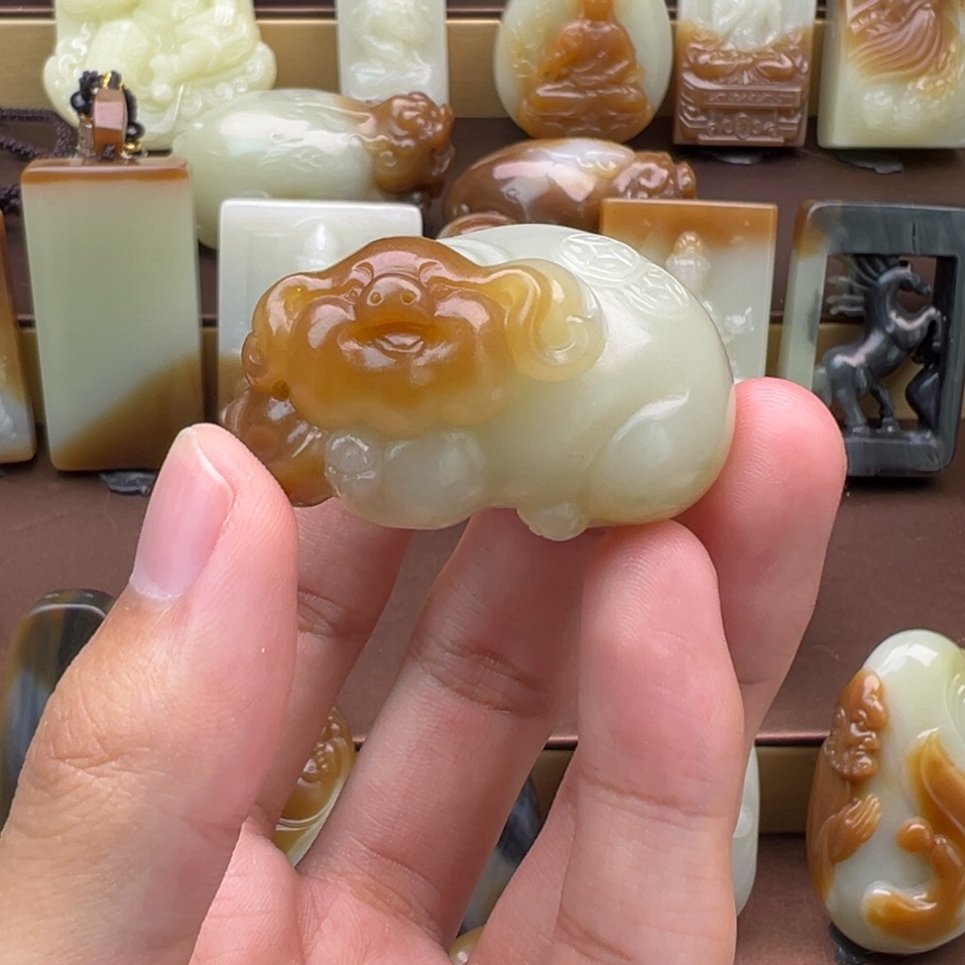 瑞***云和田玉（糖玉）未镶嵌颈饰