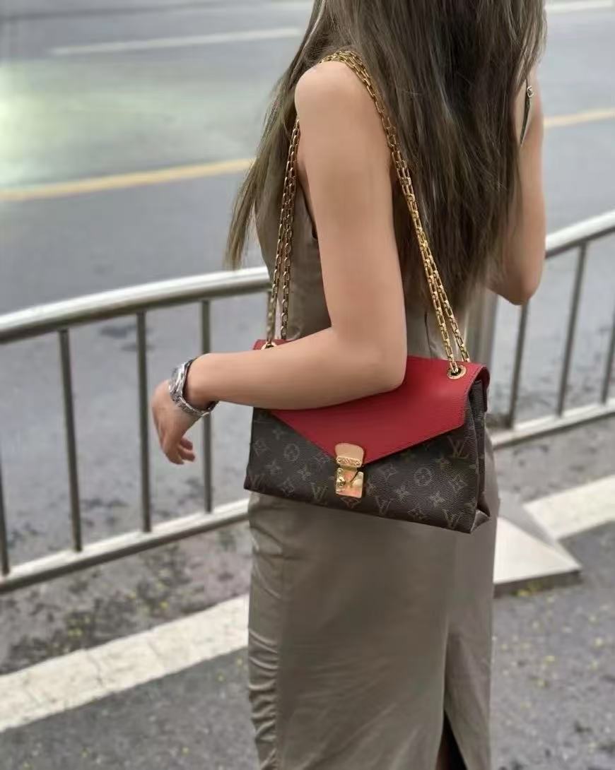 修复品LouisVuitton/路易威登 原装LV红拼老花传奇链条包
