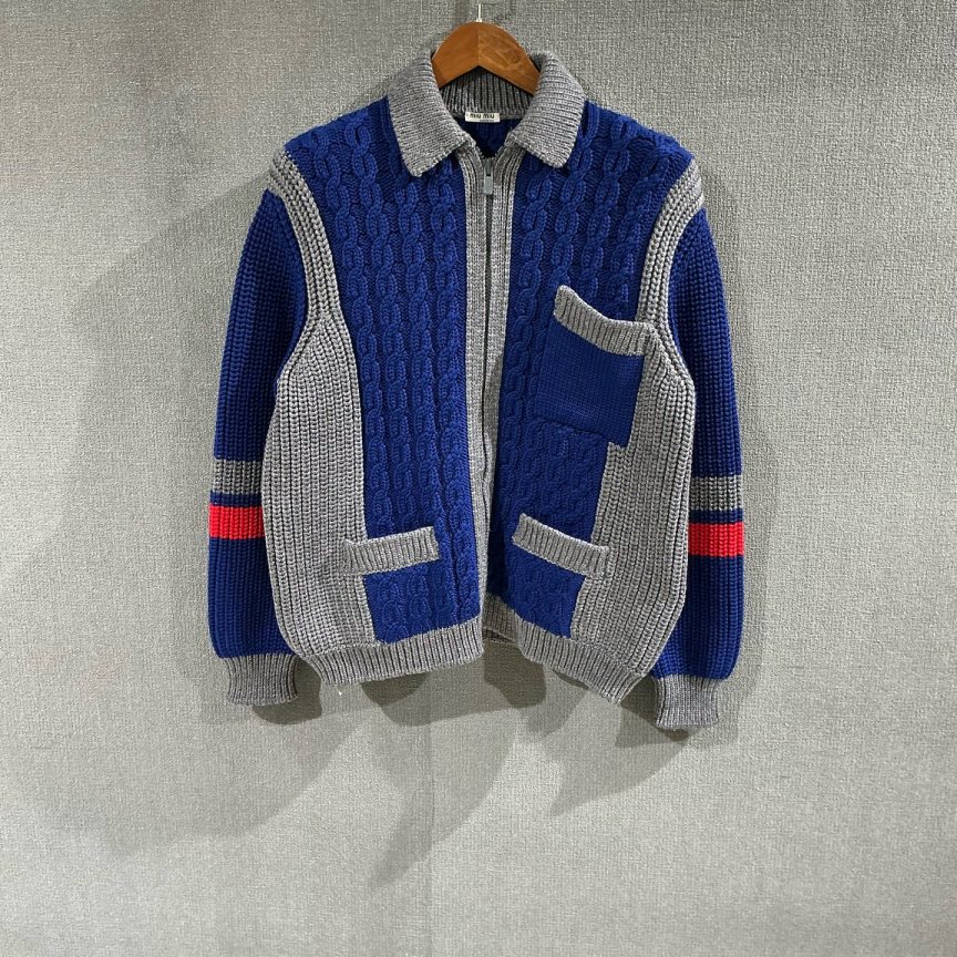 未使用 MIU MIU/缪缪 （pm）羊毛拼色拉链毛衣 38码/5137