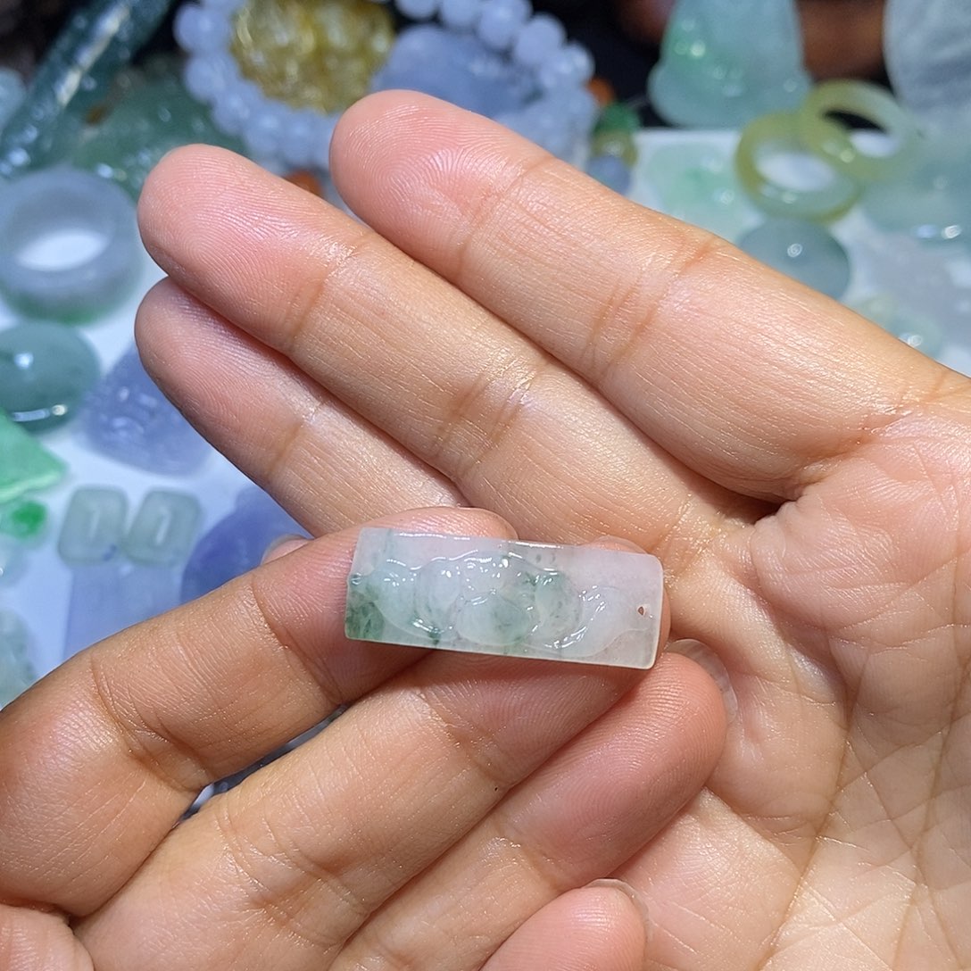 定制翡翠未镶嵌莲花手牌