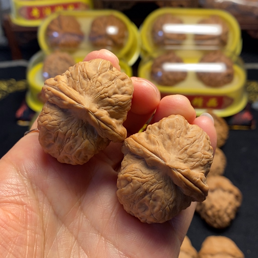 桃核把件战马狮子头肚39