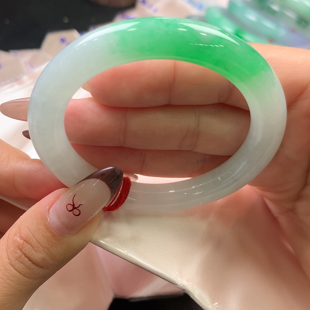 翡翠未镶嵌手镯（圆镯）6号