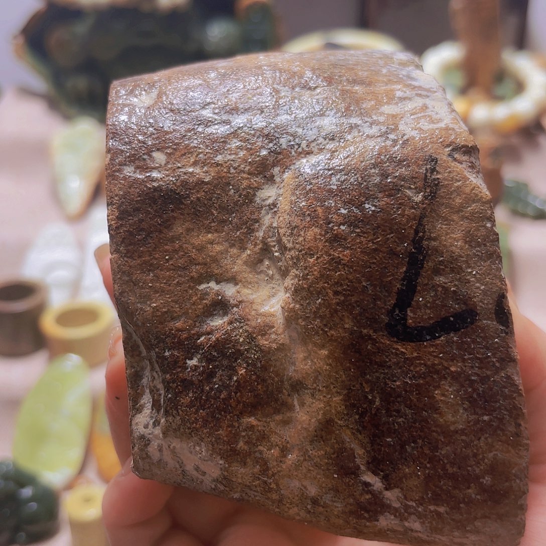 未镶嵌岫岩河磨玉（透闪石质玉）挂件
