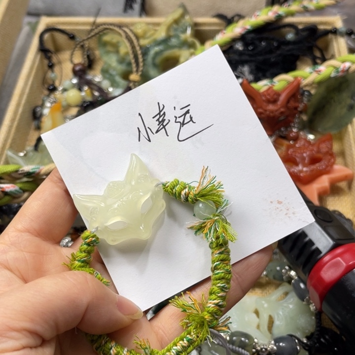 小***天蛇纹石玉合金颈饰