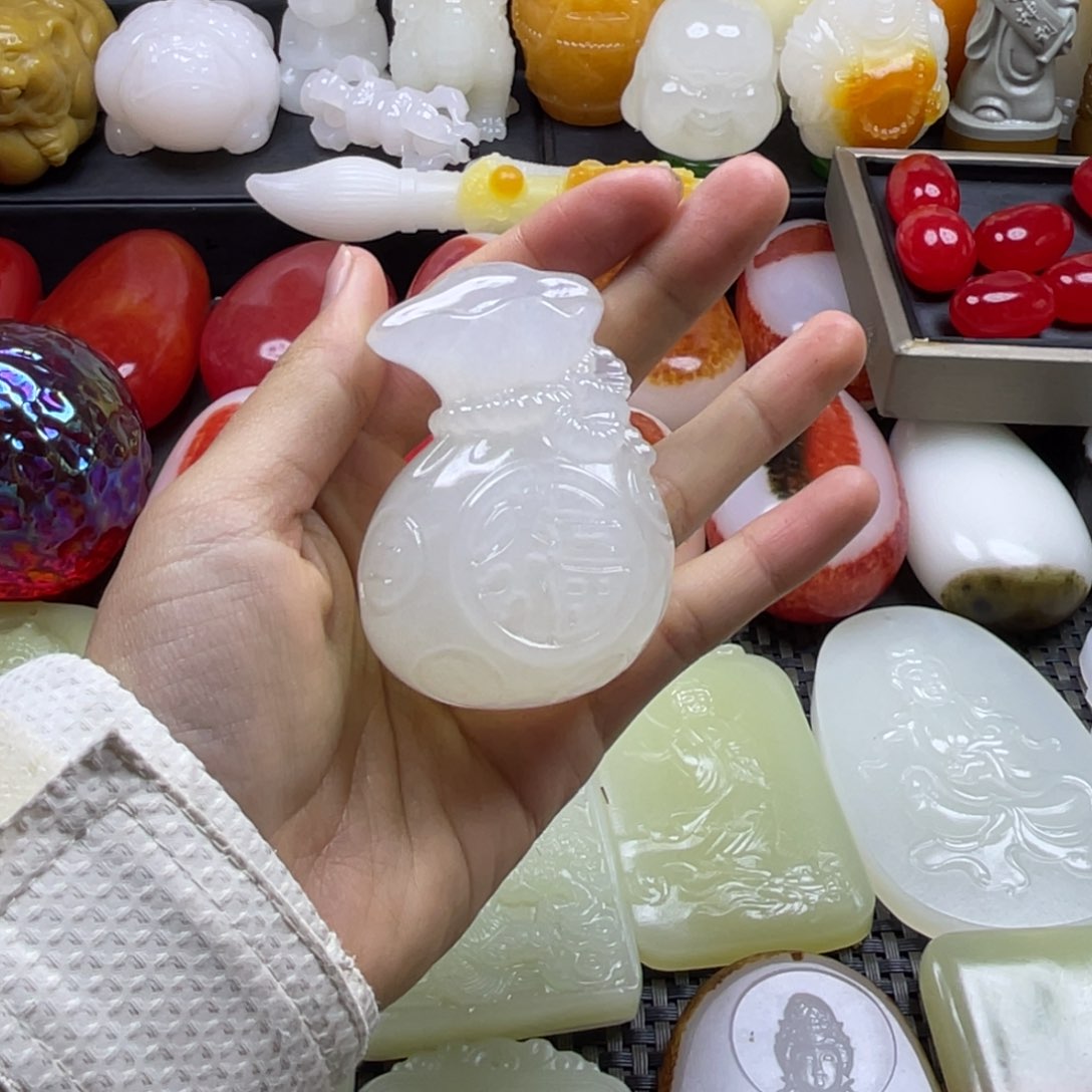 原石雕刻把件福袋