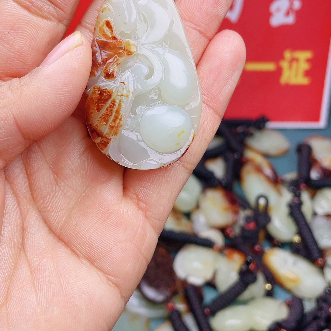 和田玉颈饰未镶嵌