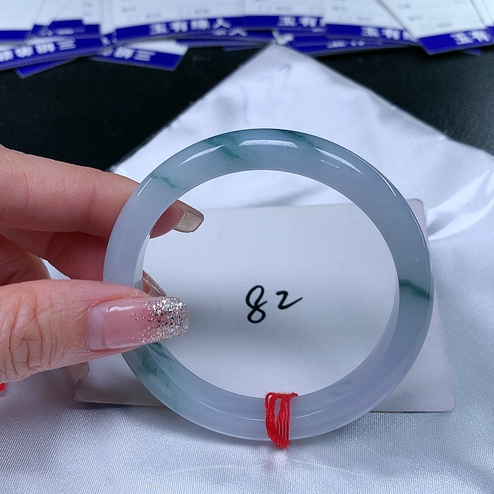 翡翠手镯未镶嵌翡翠手镯未镶嵌