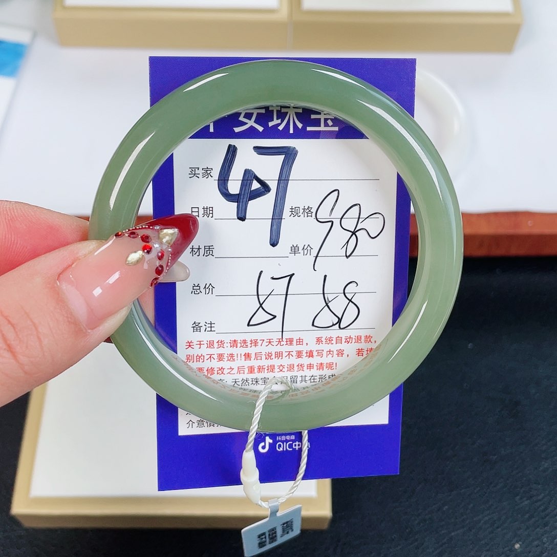 和田玉手镯未镶嵌