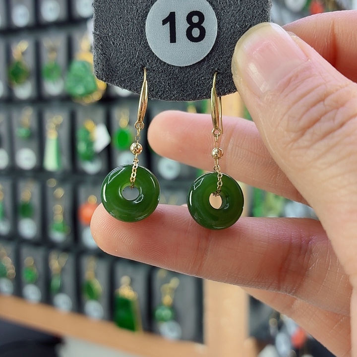 和田玉18K金镶嵌耳饰