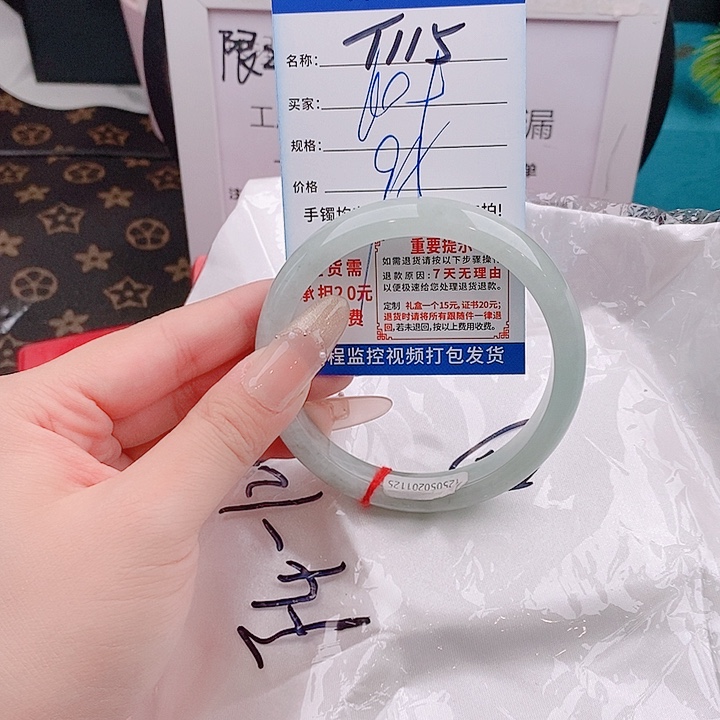 翡翠手镯未镶嵌手镯以实物为准微色差T115