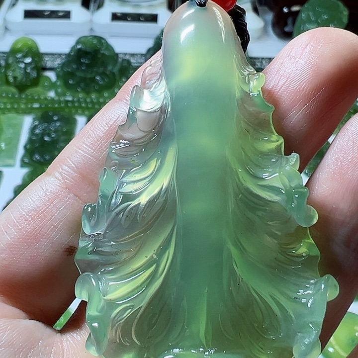 蛇纹石玉颈饰未镶嵌