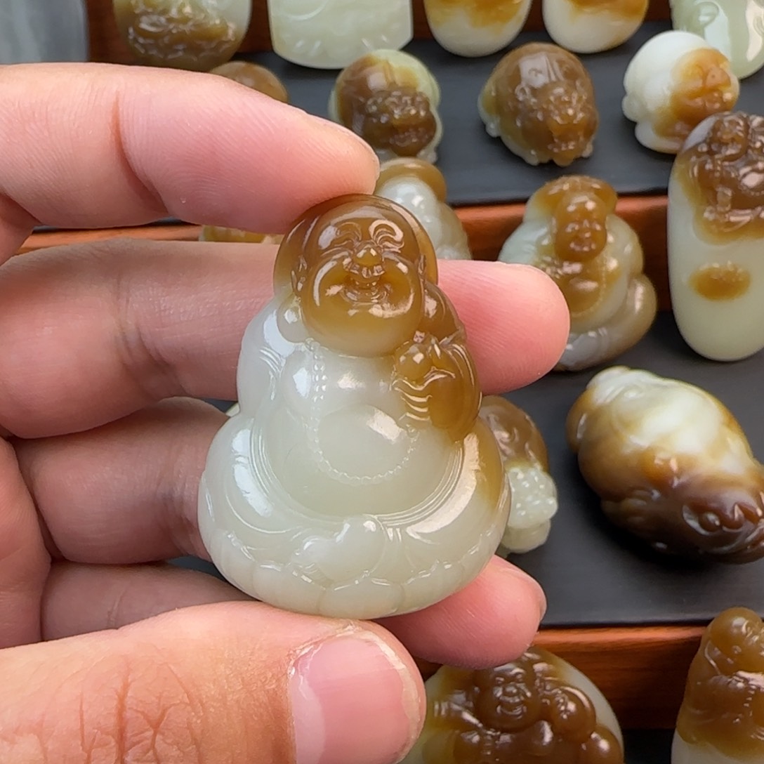 和田玉（糖玉）颈饰未镶嵌风**