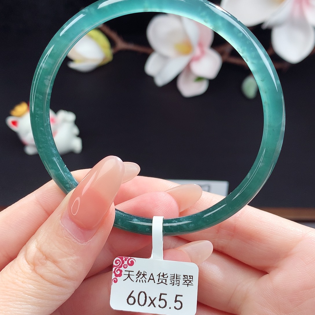 翡翠手镯（圆镯）未镶嵌